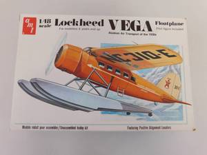lot 47 image: 4 - Collectible Model Airplanes