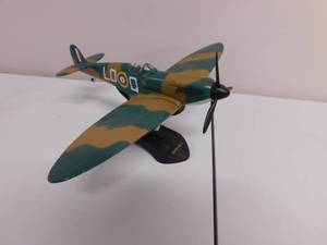 lot 53 image: 6 - Collectible Airplanes