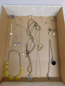 lot 66 image: Misc. Lot of Jewelry