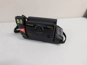 lot 7 image: Polaroid Captiva SLR
