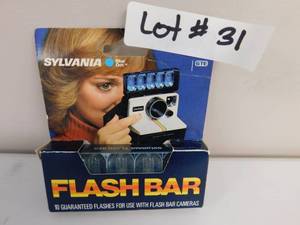 lot 31 image: Vintage Sylvania Blue Dot Flashbar & Phil Flash Attachment