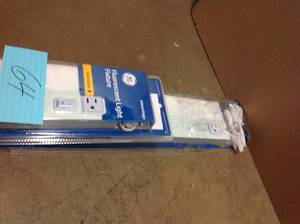 lot 64 image: GE 18 in. Plug-In Fluorescent Under Cabinet with Outlet  in good condition