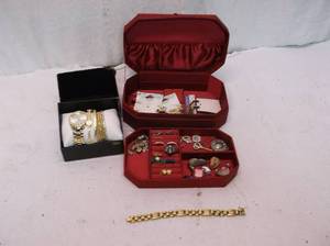 lot 19 image: Jewelry Box