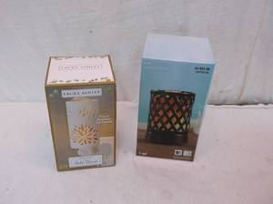lot 33 image: Lamps