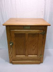 lot 55 image: End Table