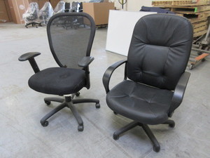 lot 9 image: BLACK ADJUSTABLE OFFICE CHAIRS
