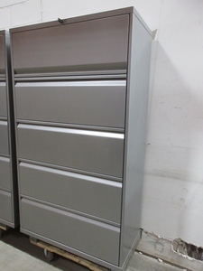 lot 26 image: KNOLL LATERAL FILE W4 DRAWERS AND RETRACTIBLE DOOR STORAGE ON TOP