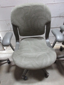 lot 22 image: HERMAN MILLER UPHOLSTERED, ADJUSTABLE OFFICE CHAIRS