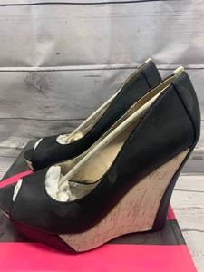 lot 15 image: Michael Antonio Size 6 Andie Shoes $84 retail