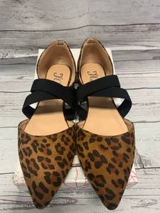 lot 23 image: Journee Size 9 Leopard Sandals $54 retail