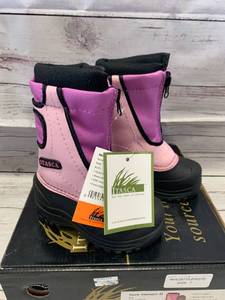 lot 25 image: Itaska Snow Stomper Kids Size 7 Boots $49 retail