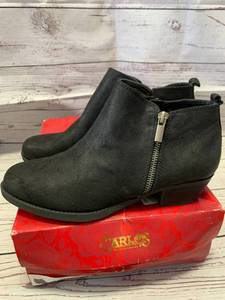 lot 31 image: Carlos Santana Size 8.5 Womens Boots $98 retail