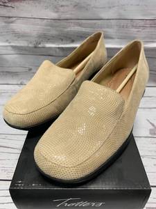 lot 57 image: Trotters Jenn Mini Size 8.5 Flats $74 retail