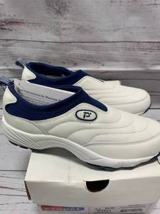 lot 58 image: Propet Womens Size 6.5 Walking Shoes $59 retail