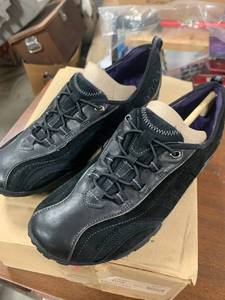 lot 65 image: Privo by Clarks Size 6.5  Shoes $49 retail