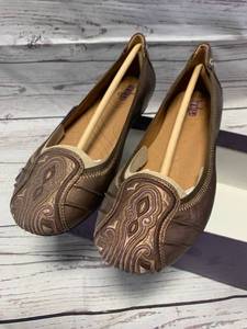 lot 70 image: Indigo Bronze Size 7 Plush Velvet Shoes $55 retail
