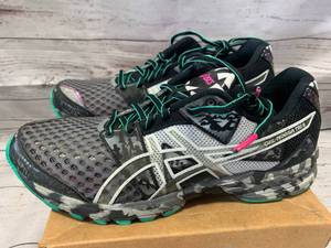 lot 72 image: Asics Size 9.5 Gel Noose Tri 8 Running Shoes $129 retail