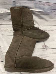 lot 96 image: Bear Paw Boots in Size 9
