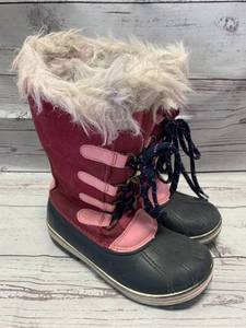 lot 97 image: Kids Boots Size 3