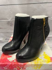 lot 80 image: Chinese Laundry Wicked Size 7 Boots $119 retail