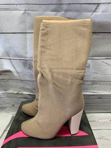 lot 79 image: Michael Antonio Size 10 Sadira Canvas Boots $88 retail