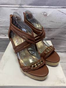 lot 99 image: XOXO Flora Size 8 Platform Sandals $69 retail