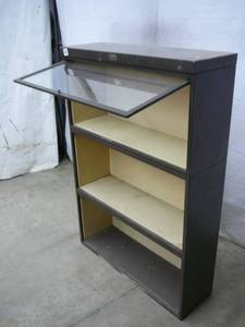 lot 31 image: Metal Cabinet