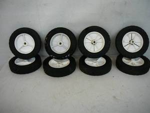 lot 8 image: 8 Hard Tires