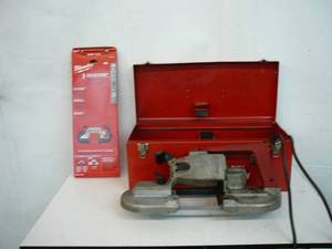 lot 21 image: Milwaukee Heavy Duty Bandsaw