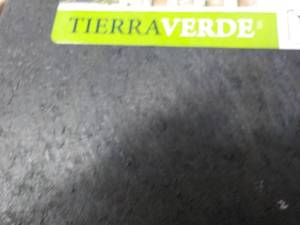 lot 67 image: 1 Tierra Verde self-watering plante...