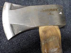 lot 85 image: Husky 4 lb. singer bit axe...