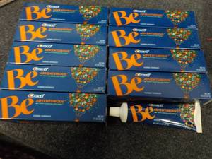 lot 94 image: 10 tubes Crest BE adventurous mint ...