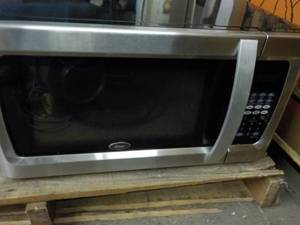lot 137 image: Oster microwave...