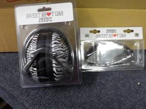 lot 139 image: Zeebs headphones and sunglasses...