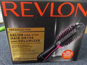 lot 176 image: Revlon Pro Collection Salon One-Ste...