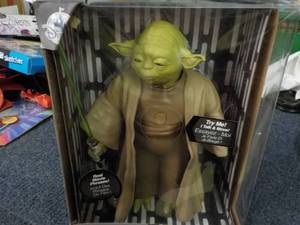 lot 205 image: Star Wars talking Yoda...