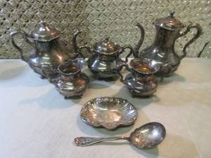lot 2 image: Vintage Antique Meriden B. Company ...