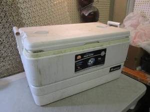 lot 21 image: Igloo 70 Qt Marine 5-Day Cooler  RM...