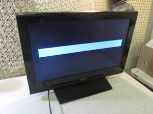 lot 27 image: 26 Toshiba Flat Panel TV Powers On...