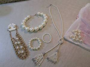 lot 28 image: Lot of Pearl Neclaces Bracelets and...