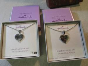 lot 32 image: Lot of 2 Hallmark MOM Necklaces  EC...