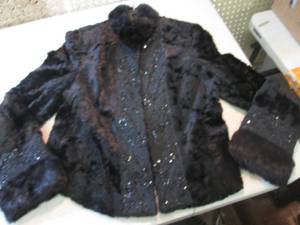 lot 48 image: Lillie Rubin Black Fur Jacket Size ...