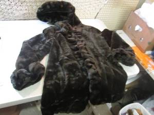 lot 49 image: Ladies Gallery New York Fur Coat wi...