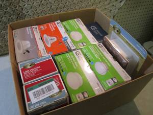 lot 72 image: Lot of Assorted Light Fixtures and ...