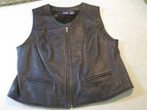 lot 82 image: Hillard & Hanson Black Lamb Skin Ve...