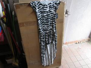 lot 85 image: Ladies Guess Black and White Pull-O...