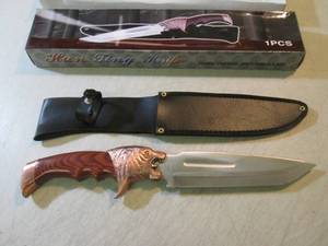 lot 122 image: 13 Tiger Head Handle Knife with Sh...