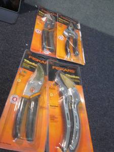 4 Used Fiskars Pruners Z2...