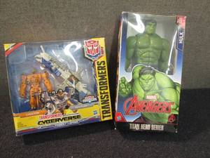 Transformers, Hulk Action Figure V2...