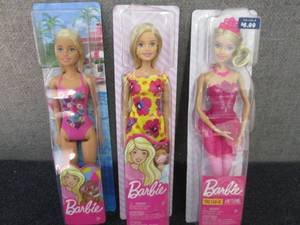 3 Barbie Dolls V2...